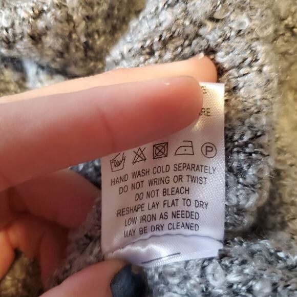 Miracle medium/ large grey oversized scoop neck knit sweater - Picture 7 of 7